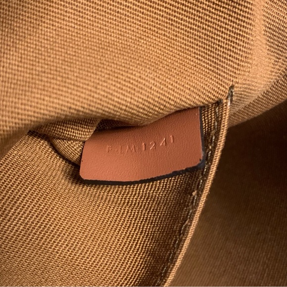 ❌SOLD❌ Celine Medium Zipped Cosmetic Pouch in Triomphe Canvas and Calfskin Tan - Picture 12 of 12